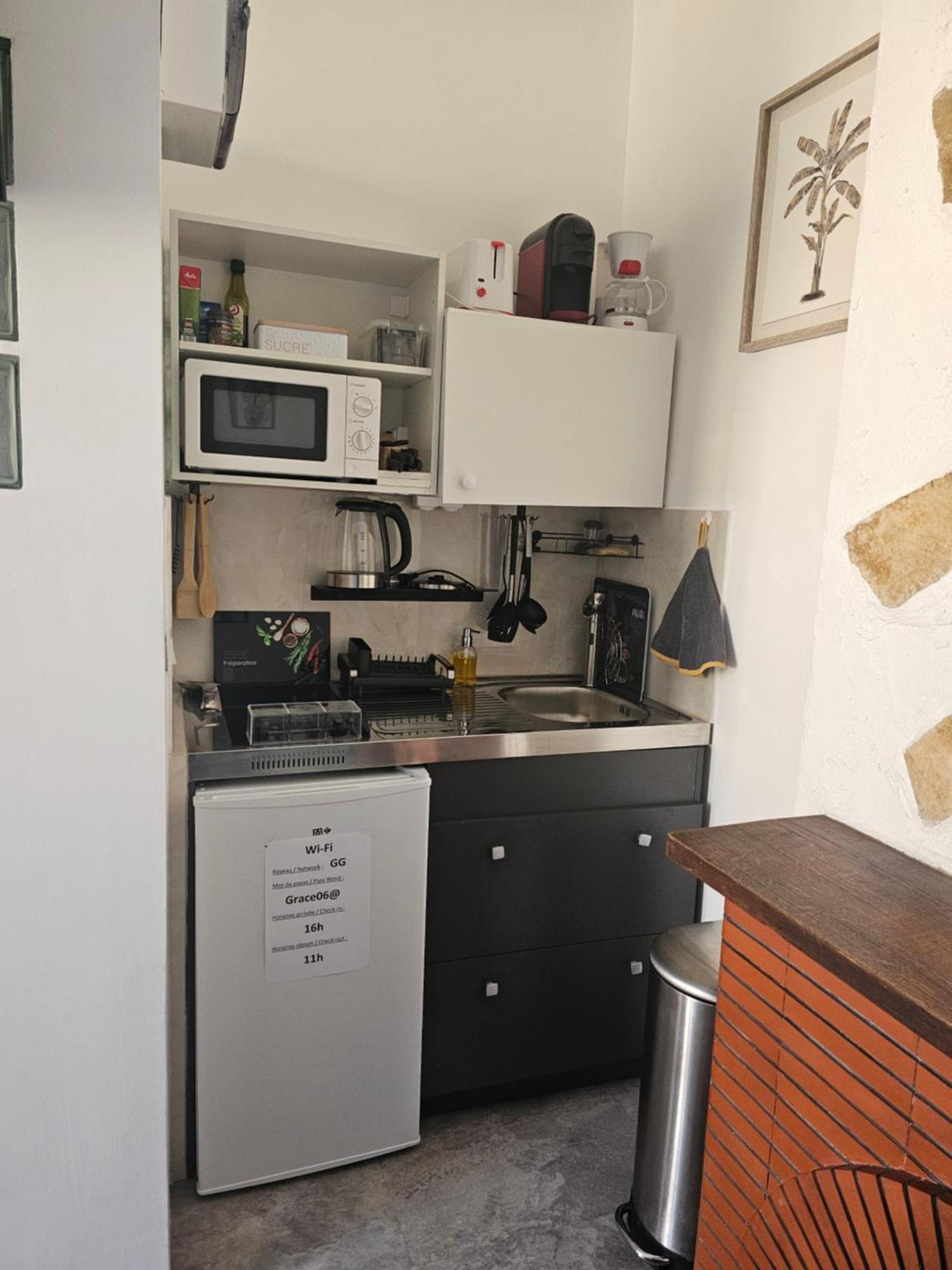 Studio 3 A La Trinite Proche De Nice 10 Mn, Monaco 15 Mn Et L'Italie 30 Mn Luaran gambar