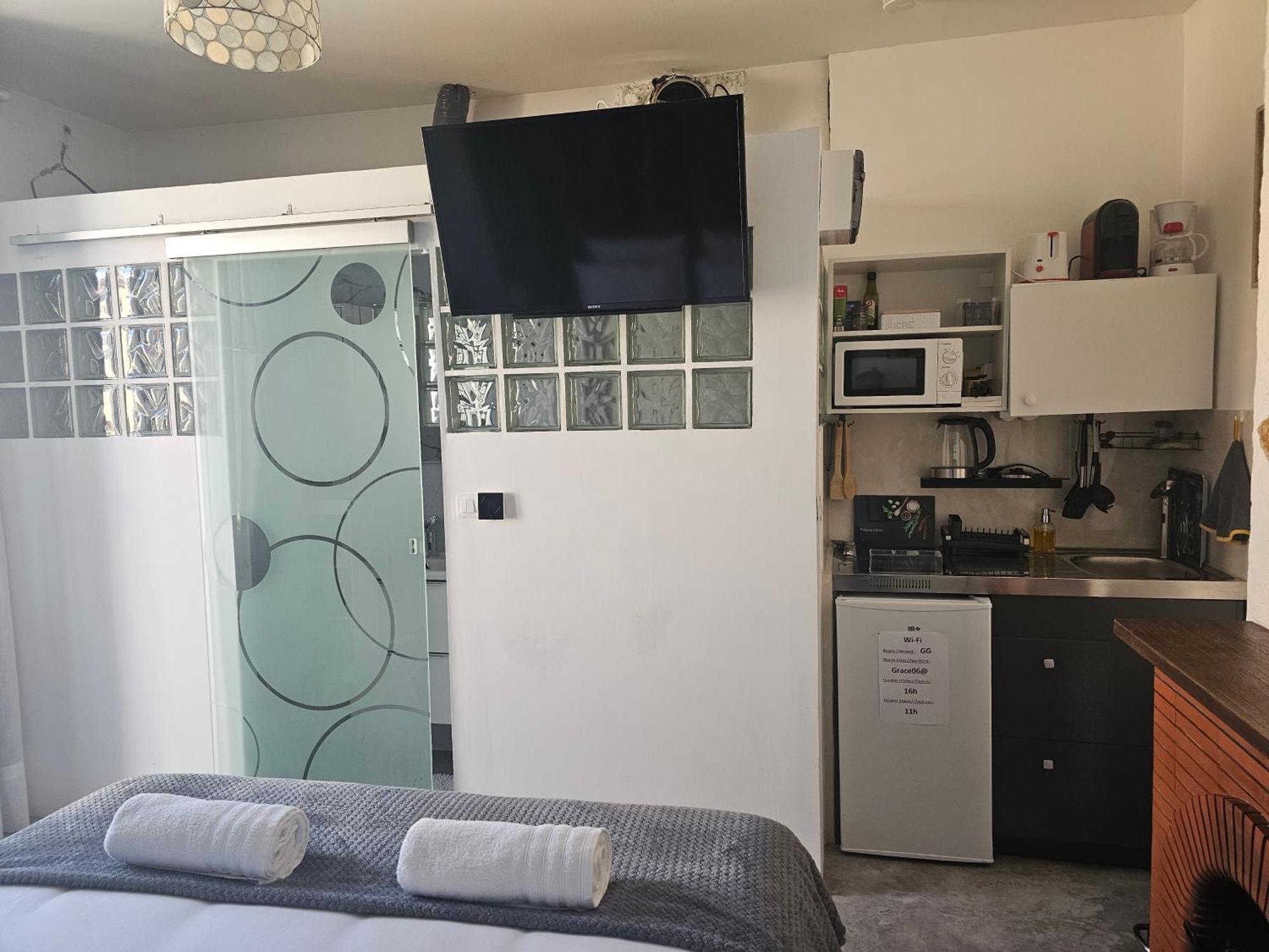 Studio 3 A La Trinite Proche De Nice 10 Mn, Monaco 15 Mn Et L'Italie 30 Mn Luaran gambar