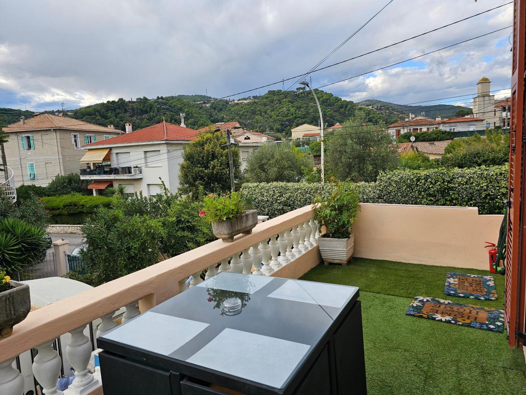 Studio 3 A La Trinite Proche De Nice 10 Mn, Monaco 15 Mn Et L'Italie 30 Mn Luaran gambar